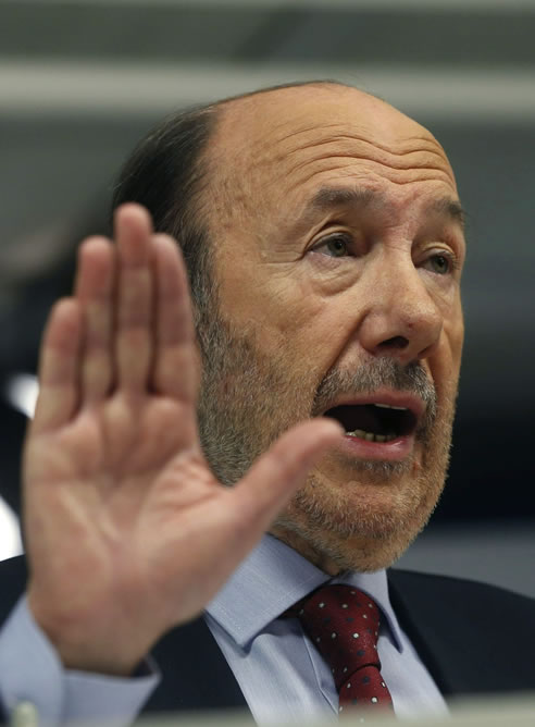 El secretario general del PSOE, Alfredo Pérez Rubalcaba, durante la rueda de prensa ofrecida en la sede de su partido para hacer un balance de su primer año como líder de la oposición, y de la gestión del Ejecutivo de Mariano Rajoy en este periodo El secretario general del PSOE, Alfredo Pérez Rubalcaba, durante la rueda de prensa ofrecida en la sede de su partido para hacer un balance de su primer año como líder de la oposición, y de la gestión del Ejecutivo de Mariano Rajoy en este periodo