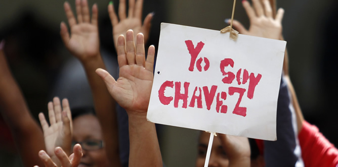 Continúa el cruce de acusaciones entre el Gobierno y la oposición en Venezuela, mientras que la Academia de Medicina de Venezuela se ofrece para realizar un examen médico a Chávez que aclare su estado. Continúa el cruce de acusaciones entre el Gobierno y la oposición en Venezuela, mientras que la Academia de Medicina de Venezuela se ofrece para realizar un examen médico a Chávez que aclare su estado.