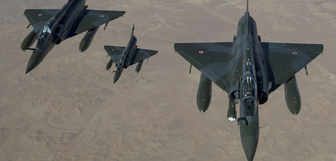 Mirage 2000D fighters vuelan sobre el Chad camino de Mali Mirage 2000D fighters vuelan sobre el Chad camino de Mali