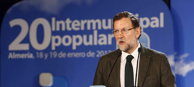 El presidente del Gobierno, Mariano Rajoy, durante su intervención en la clausura de la reunión intermunicipal del PP, en Almería El presidente del Gobierno, Mariano Rajoy, durante su intervención en la clausura de la reunión intermunicipal del PP, en Almería