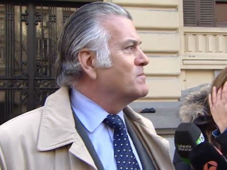 Caso Bárcenas: La policía instala una vigilancia indefinida en el domicilio de Bárcenas Caso Bárcenas: La policía instala una vigilancia indefinida en el domicilio de Bárcenas