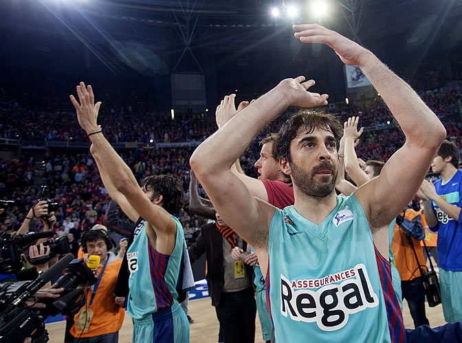 Navarro agradece el apoyo del público tras el partido ante el Caja Laboral Navarro agradece el apoyo del público tras el partido ante el Caja Laboral