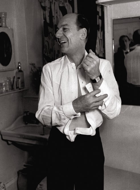 El actor británico John Gielgud en 1951, en el camerino del Phoenix Theatre de Londres El actor británico John Gielgud en 1951, en el camerino del Phoenix Theatre de Londres