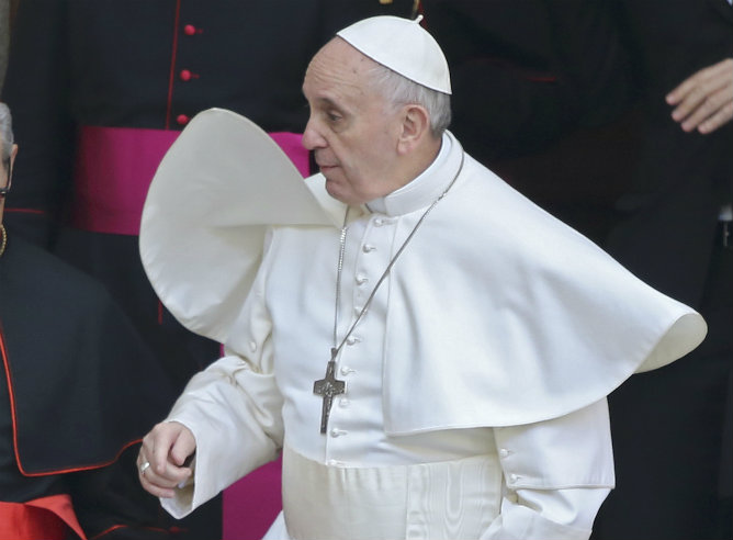El papa Francisco saliendo de la basílica Santa María la Mayor en Roma El papa Francisco saliendo de la basílica Santa María la Mayor en Roma