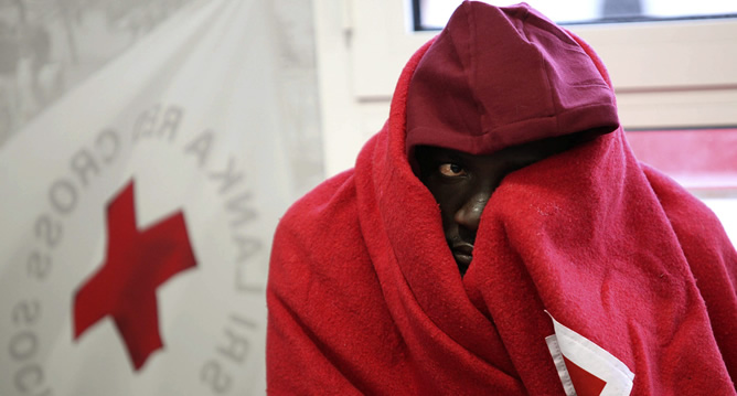 Dos personas se encuentran desaparecidas y otras ocho han sido rescatadas y trasladadas al puerto de Tarifa (Cádiz) por Salvamento Marítimo Dos personas se encuentran desaparecidas y otras ocho han sido rescatadas y trasladadas al puerto de Tarifa (Cádiz) por Salvamento Marítimo