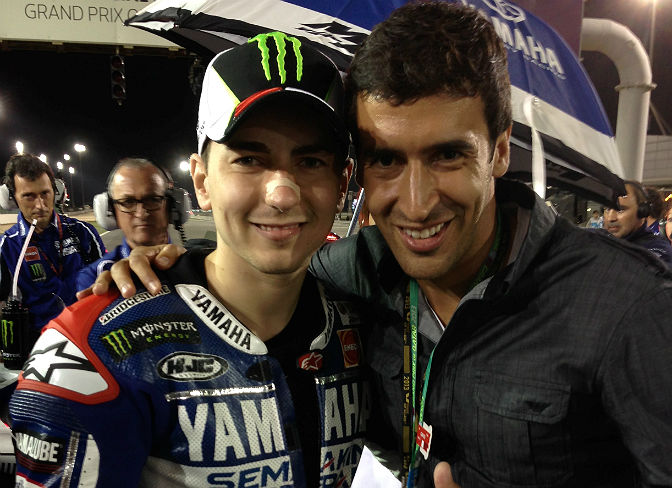 Raúl, junto a Lorenzo, en el circuito de Losail Raúl, junto a Lorenzo, en el circuito de Losail