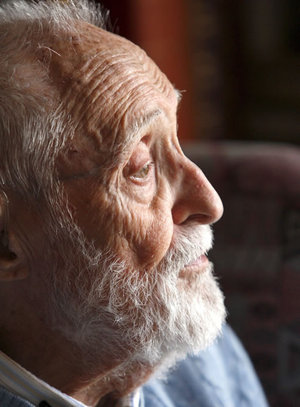 Fotografía de archivo del escritor y humanista barcelonés José Luis Sampedro, de 96 años. Fotografía de archivo del escritor y humanista barcelonés José Luis Sampedro, de 96 años.