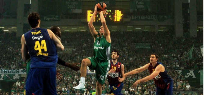 El jugador del Panathinaikos Dimitris Diamantidis trata de anotar ante Ante Tomic, Alejandro Abrines y Erazem Lorbek ,de Barcelona, durante un partido por la Euroliga de Baloncesto, en Atenas (Grecia) El jugador del Panathinaikos Dimitris Diamantidis trata de anotar ante Ante Tomic, Alejandro Abrines y Erazem Lorbek ,de Barcelona, durante un partido por la Euroliga de Baloncesto, en Atenas (Grecia)