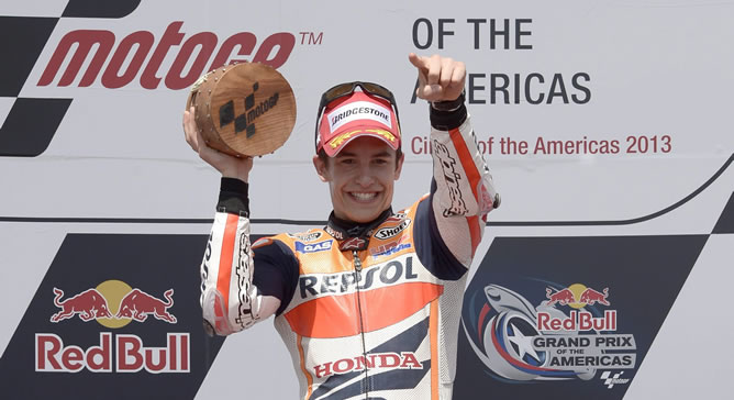 El piloto español Marc Márquez celebra su victoria en el G.P. de Las Américas. El piloto español Marc Márquez celebra su victoria en el G.P. de Las Américas.