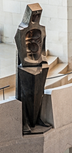 L'escultura de Sant Jordi que figura a la Sagrada Família, de Josep Maria Subirachs L'escultura de Sant Jordi que figura a la Sagrada Família, de Josep Maria Subirachs