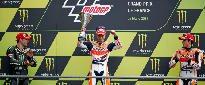 El podio de Moto GP en el G.P. de Francia formado por Marc Márquez (3), Cal Crutchlow (2) y Dani Pedrosa (1). El podio de Moto GP en el G.P. de Francia formado por Marc Márquez (3), Cal Crutchlow (2) y Dani Pedrosa (1).