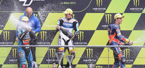 El podio, íntegramente español, de Moto3 en le Mans formado por Maverick Viñales (1), Álex Rins (2) y Luis Salom (3). El podio, íntegramente español, de Moto3 en le Mans formado por Maverick Viñales (1), Álex Rins (2) y Luis Salom (3).