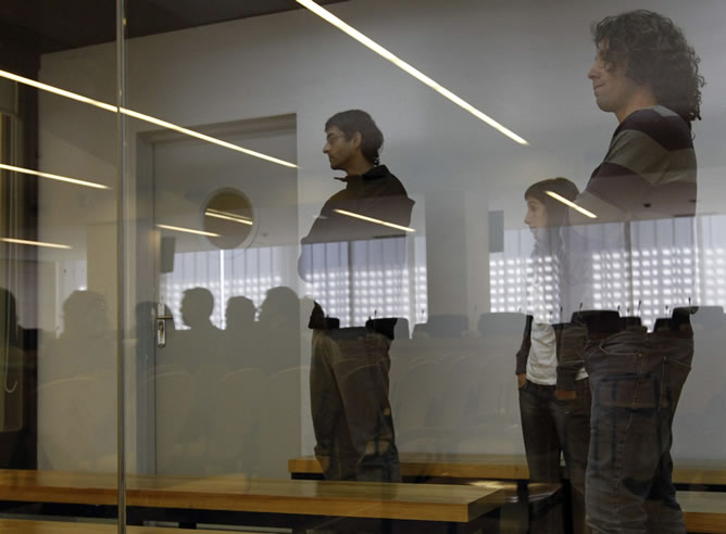 La Audiencia Nacional juzga a tres miembros del 'comando Otazua' de ETA por el atentado con bomba lapa en el que murió el inspector jefe de la Policía Eduardo Puelles La Audiencia Nacional juzga a tres miembros del 'comando Otazua' de ETA por el atentado con bomba lapa en el que murió el inspector jefe de la Policía Eduardo Puelles