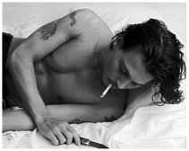 El actor se ha dejado llevar ante el objetivo de Annie Leibovitz en diferentes ocasiones. En este caso, para la revista Vanity Fair, la fotógrafa supo sacar el lado más seductor y de chico malo del cine de Johnny Depp. El actor se ha dejado llevar ante el objetivo de Annie Leibovitz en diferentes ocasiones. En este caso, para la revista Vanity Fair, la fotógrafa supo sacar el lado más seductor y de chico malo del cine de Johnny Depp.