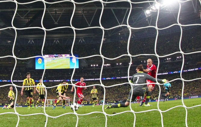 El holandés, tras fallar algunas ocasiones clamorosas, hace el gol de la final El holandés, tras fallar algunas ocasiones clamorosas, hace el gol de la final