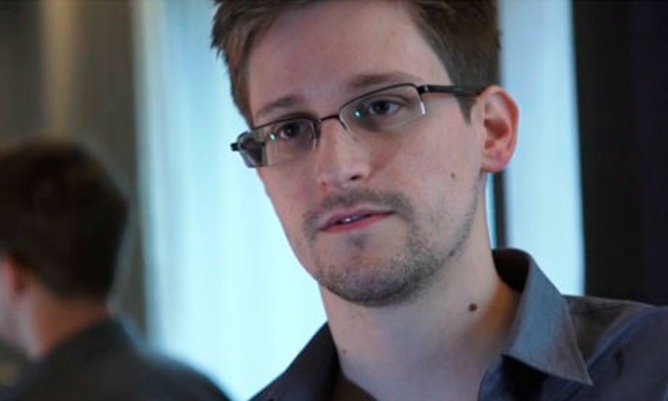El extécnico de la CIA Edward Snowden confiesa las filtraciones de ciberespionaje en EE UU El extécnico de la CIA Edward Snowden confiesa las filtraciones de ciberespionaje en EE UU