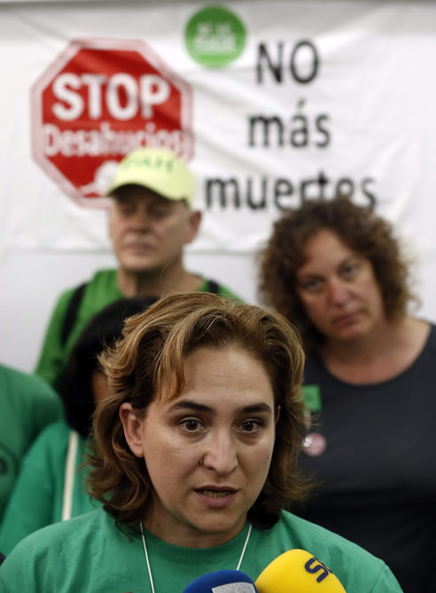 Ada Colau, portavoz de la Plataforma de Afectados por la Hipoteca (PAH), atiende a la prensa tras la asamblea en la que participan más de 60 plataformas de toda España para valorar la situación y debatir las líneas de acción conjunta en el futuro. Ada Colau, portavoz de la Plataforma de Afectados por la Hipoteca (PAH), atiende a la prensa tras la asamblea en la que participan más de 60 plataformas de toda España para valorar la situación y debatir las líneas de acción conjunta en el futuro.