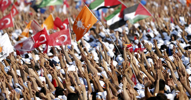 El partido gubernamental, el islamista moderado AKP, ha celebrado este domingo en la ciudad eurasiática un mitin al que han acudido cientos de miles de seguidores. El partido gubernamental, el islamista moderado AKP, ha celebrado este domingo en la ciudad eurasiática un mitin al que han acudido cientos de miles de seguidores.