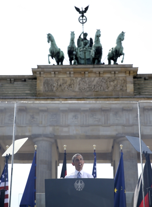 Ante más de 4.000 invitados y en mangas de camisa ante el sofocante calor que se vive este miércoles en la capital alemana, Obama ha dado su simbólico discurso Ante más de 4.000 invitados y en mangas de camisa ante el sofocante calor que se vive este miércoles en la capital alemana, Obama ha dado su simbólico discurso