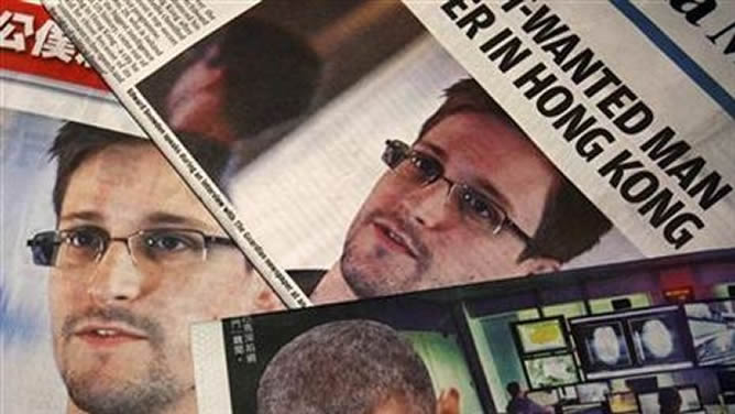 El ex agente de la CIA ha puesto en jaque al Gobierno de Estados unidos y del Reino unido durante las dos últimas semanas desvelando que habían espiado llamadas y correos personales de usuarios de Internet El ex agente de la CIA ha puesto en jaque al Gobierno de Estados unidos y del Reino unido durante las dos últimas semanas desvelando que habían espiado llamadas y correos personales de usuarios de Internet