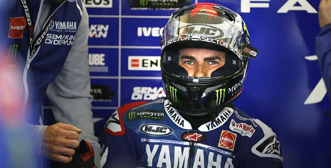 Jorge Lorenzo, en el box de Yamaha antes de la carrera Jorge Lorenzo, en el box de Yamaha antes de la carrera
