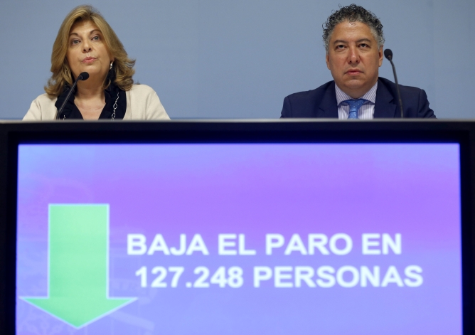 Los secretarios de Estado de Empleo, Engracia Hidalgo, y de Seguridad Social, Tomás Burgos, en la rueda de prensa para analizar los datos de paro registrado Los secretarios de Estado de Empleo, Engracia Hidalgo, y de Seguridad Social, Tomás Burgos, en la rueda de prensa para analizar los datos de paro registrado