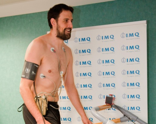 Germán Gabriel pasando el reconocimiento médico con el Bilbao Basket Germán Gabriel pasando el reconocimiento médico con el Bilbao Basket