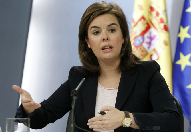 La vicepresidenta del Gobierno, Soraya Sáenz de Santamaría, durante la rueda de prensa posterior a la reunión del Consejo de Ministros. La vicepresidenta del Gobierno, Soraya Sáenz de Santamaría, durante la rueda de prensa posterior a la reunión del Consejo de Ministros.
