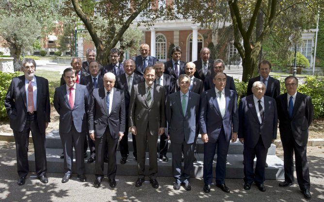 Mariano Rajoy posa con los integrantes del Consejo Empresarial para la Competitividad, integrado por los presidentes de las grandes empresas españolas Mariano Rajoy posa con los integrantes del Consejo Empresarial para la Competitividad, integrado por los presidentes de las grandes empresas españolas
