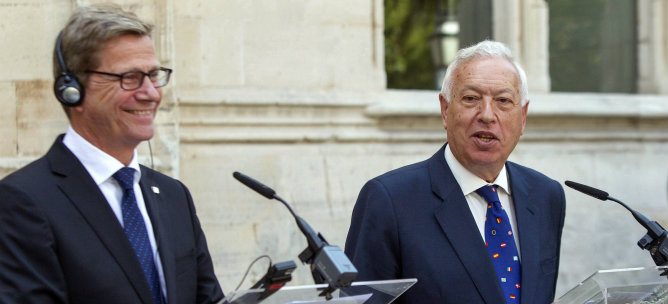 El ministro de Asuntos Exteriores y Cooperación, José Manuel García-Margallo, durante la rueda de prensa conjunta con su homólogo alemán, Guido Westerwelle. El ministro de Asuntos Exteriores y Cooperación, José Manuel García-Margallo, durante la rueda de prensa conjunta con su homólogo alemán, Guido Westerwelle.