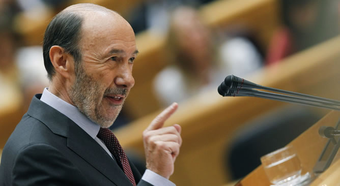 El líder del PSOE, Alfredo Pérez Rubalcaba durante su intervención en el pleno del Congreso El líder del PSOE, Alfredo Pérez Rubalcaba durante su intervención en el pleno del Congreso