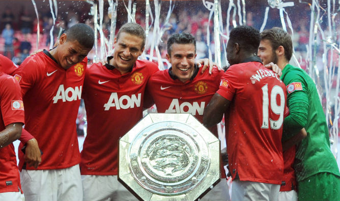 El United celebra su decimosexta Community Shield El United celebra su decimosexta Community Shield