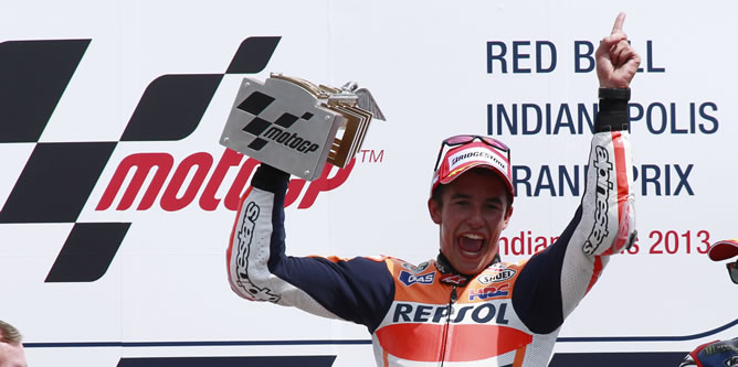 Márc Márquez celebra su victoria, por delante de Pedrosa y Lorenzo, en el G.P. de Indianápolis. Márc Márquez celebra su victoria, por delante de Pedrosa y Lorenzo, en el G.P. de Indianápolis.