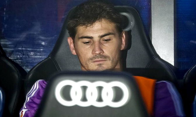 Casillas, en el banquillo del Santiago Bernabéu Casillas, en el banquillo del Santiago Bernabéu