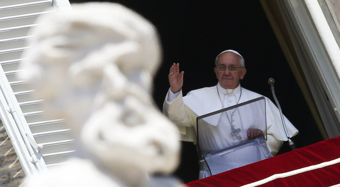 El papa Francisco bendiciendo a los fieles durante la oración del Ángelus el pasado 18 de agosto El papa Francisco bendiciendo a los fieles durante la oración del Ángelus el pasado 18 de agosto