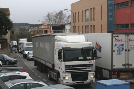 Trànsit preveu que dijous es tornin a prohibir els camions a la N-II Trànsit preveu que dijous es tornin a prohibir els camions a la N-II