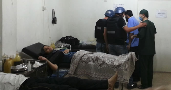 Expertos de la ONU visitan un hospital donde se encuentran los heridos afectados por el supuesto ataque de gas en el suroeste de los suburbios de Damasco Expertos de la ONU visitan un hospital donde se encuentran los heridos afectados por el supuesto ataque de gas en el suroeste de los suburbios de Damasco