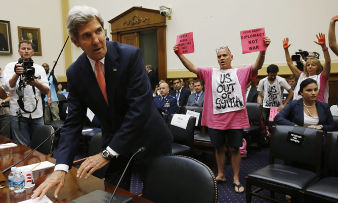 John Kerry, a su llegada a la Comisión de Exteriores del Senado de EEUU John Kerry, a su llegada a la Comisión de Exteriores del Senado de EEUU