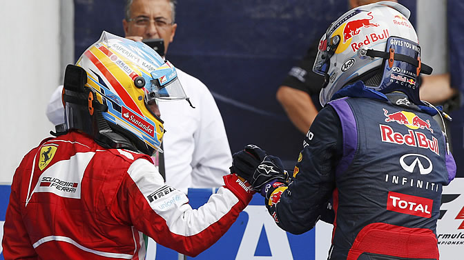 Fernando Alonso felicita a Vettel por su victoria en Monza Fernando Alonso felicita a Vettel por su victoria en Monza