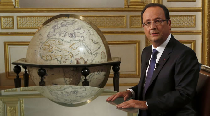 El presidente francés, François Hollande, en una entrevista en el canal de televisión 'TF1'. El presidente francés, François Hollande, en una entrevista en el canal de televisión 'TF1'.