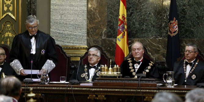 El fiscal general del Estado, Eduardo Torres-Dulce, el presidente del Tribunal Supremo, Gonzalo Moliner, el rey Juan Carlos y el ministro de Justicia, Alberto Ruiz-Gallardón, durante el acto de apertura del Año Judicial El fiscal general del Estado, Eduardo Torres-Dulce, el presidente del Tribunal Supremo, Gonzalo Moliner, el rey Juan Carlos y el ministro de Justicia, Alberto Ruiz-Gallardón, durante el acto de apertura del Año Judicial
