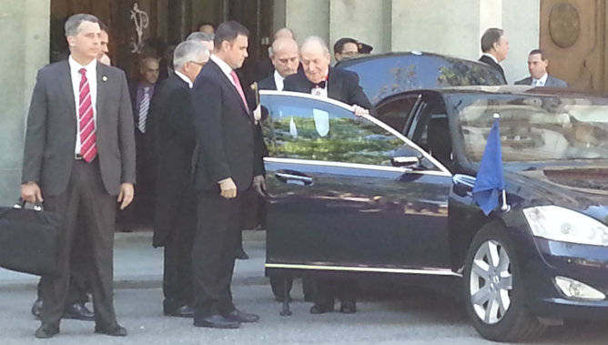 El rey Juan Carlos saliendo de la ceremonia de apertura del año judicial El rey Juan Carlos saliendo de la ceremonia de apertura del año judicial
