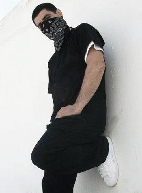 El artista de hip hop y simpatizante de la izquierda radical Pavlo Fissas, de 34 años, ha sido asesinado en Pireo (Grecia) El artista de hip hop y simpatizante de la izquierda radical Pavlo Fissas, de 34 años, ha sido asesinado en Pireo (Grecia)