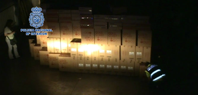 Las cajas, que contienen tabaco, que ha recuperado la Policía Nacional Las cajas, que contienen tabaco, que ha recuperado la Policía Nacional