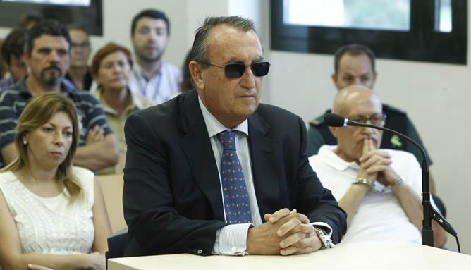 El expresidente de la Diputación de Castellón, Carlos Fabra, durante su declaración como imputado en la segunda jornada del juicio El expresidente de la Diputación de Castellón, Carlos Fabra, durante su declaración como imputado en la segunda jornada del juicio