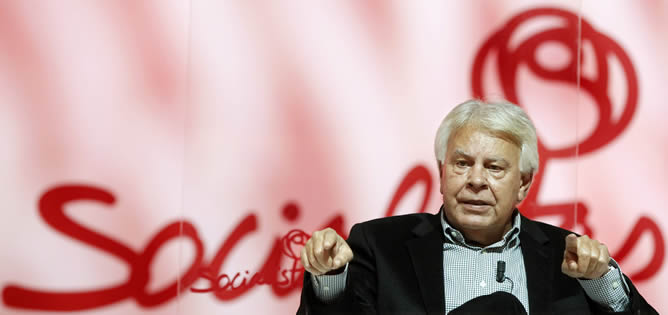 El expresidente del Gobierno Felipe González durante su participación en un foro sobre Globalización en el marco de la Conferencia Política del PSOE El expresidente del Gobierno Felipe González durante su participación en un foro sobre Globalización en el marco de la Conferencia Política del PSOE