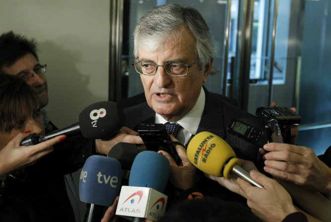 El fiscal general del Estado, Eduardo Torres-Dulce, atiende a los medios antes de su comparecencia ante la Comisión de Justicia del Congreso El fiscal general del Estado, Eduardo Torres-Dulce, atiende a los medios antes de su comparecencia ante la Comisión de Justicia del Congreso