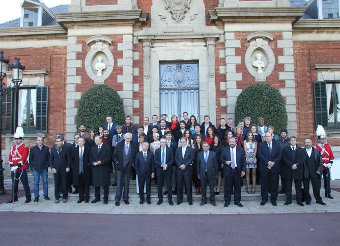 Todos los galardonados con el premios Ondas se han hecho este mediodía la tradicional foto de familia horas antes de que esta noche recojan sus respectivos premios Todos los galardonados con el premios Ondas se han hecho este mediodía la tradicional foto de familia horas antes de que esta noche recojan sus respectivos premios
