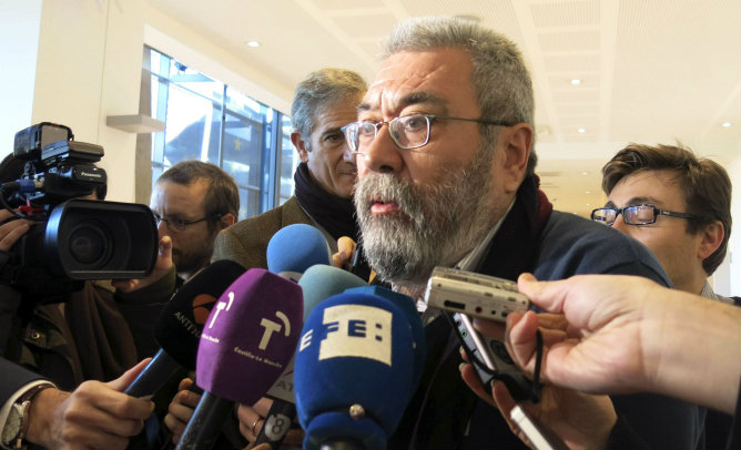 El secretario general de UGT, Cándido Méndez, en declaraciones a la prensa en Bruselas, donde participa este martes en una reunión de la Confederación Europea de Sindicatos (CES) El secretario general de UGT, Cándido Méndez, en declaraciones a la prensa en Bruselas, donde participa este martes en una reunión de la Confederación Europea de Sindicatos (CES)