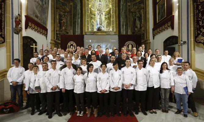 Foto de familia tomada durante la inauguración de los estudios de Grado de Gastronomía que se impartirán en la Universidad Católica San Antonio de Murcia (UCAM). Foto de familia tomada durante la inauguración de los estudios de Grado de Gastronomía que se impartirán en la Universidad Católica San Antonio de Murcia (UCAM).